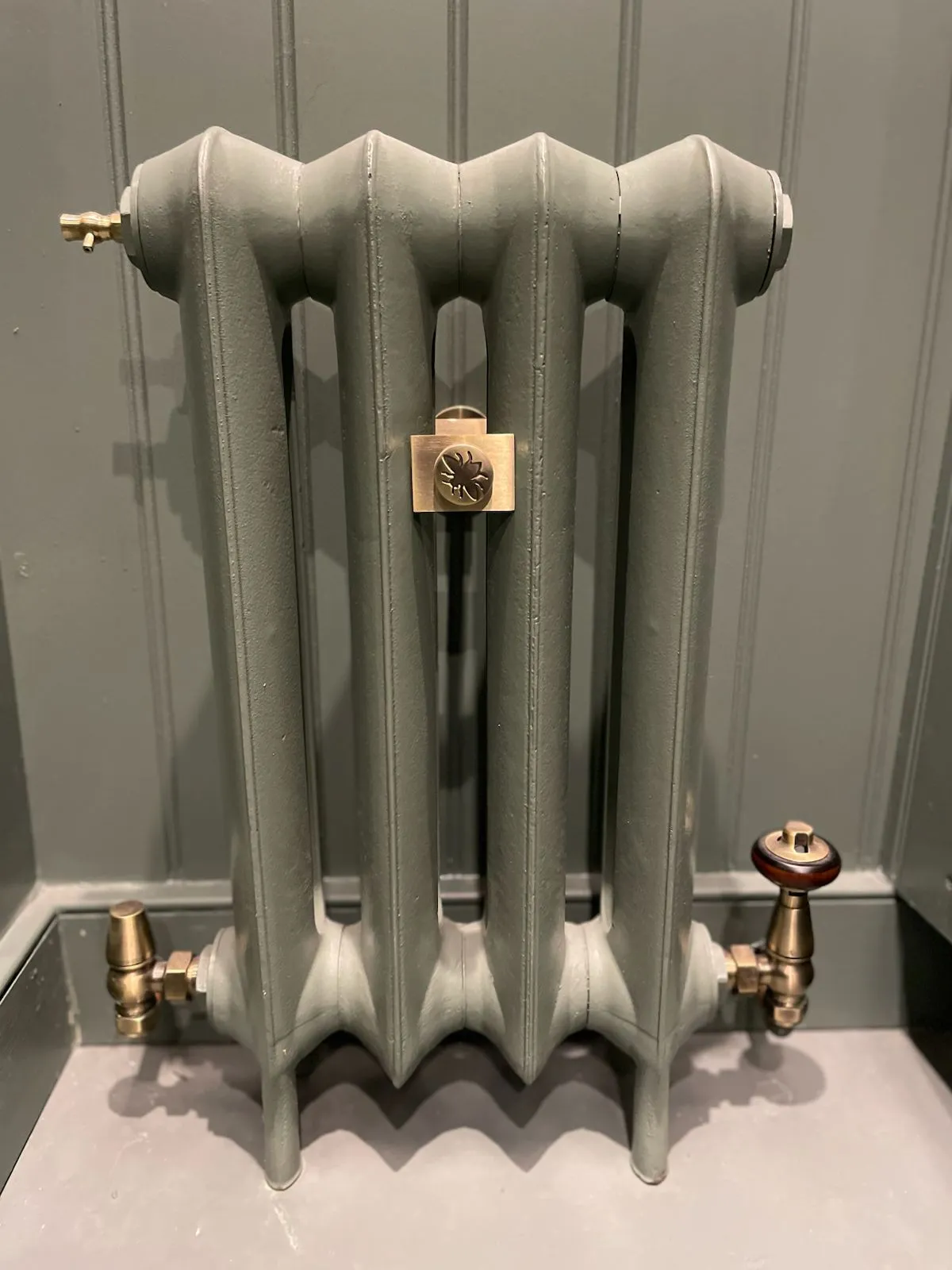 Cast iron radiator valve fitting and balancing on a home heating system