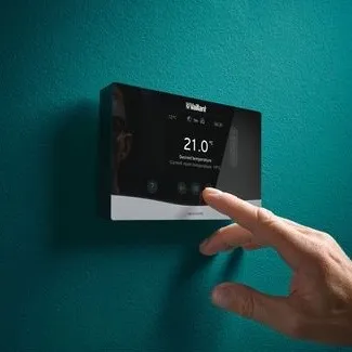 Nest smart thermostat displaying 20 degrees heating temperature installed by AC Plumbers Ltd in Brighton and Hove